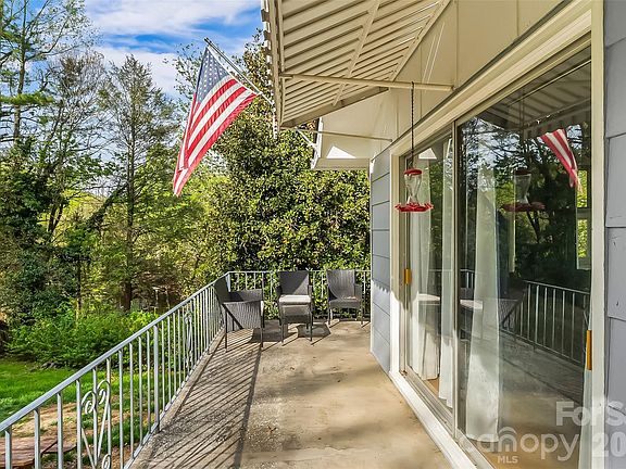 3rd image of 98 Limberlost Dr