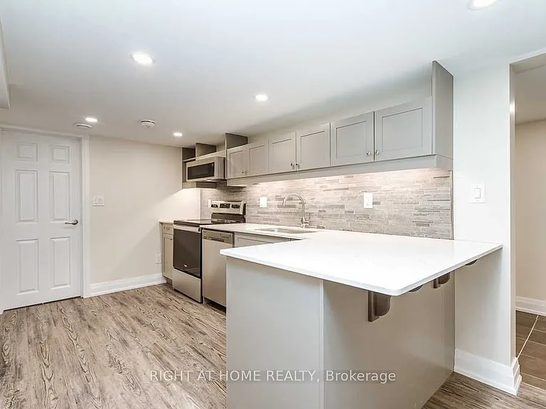 691 Simcoe St N #C — Photo 5