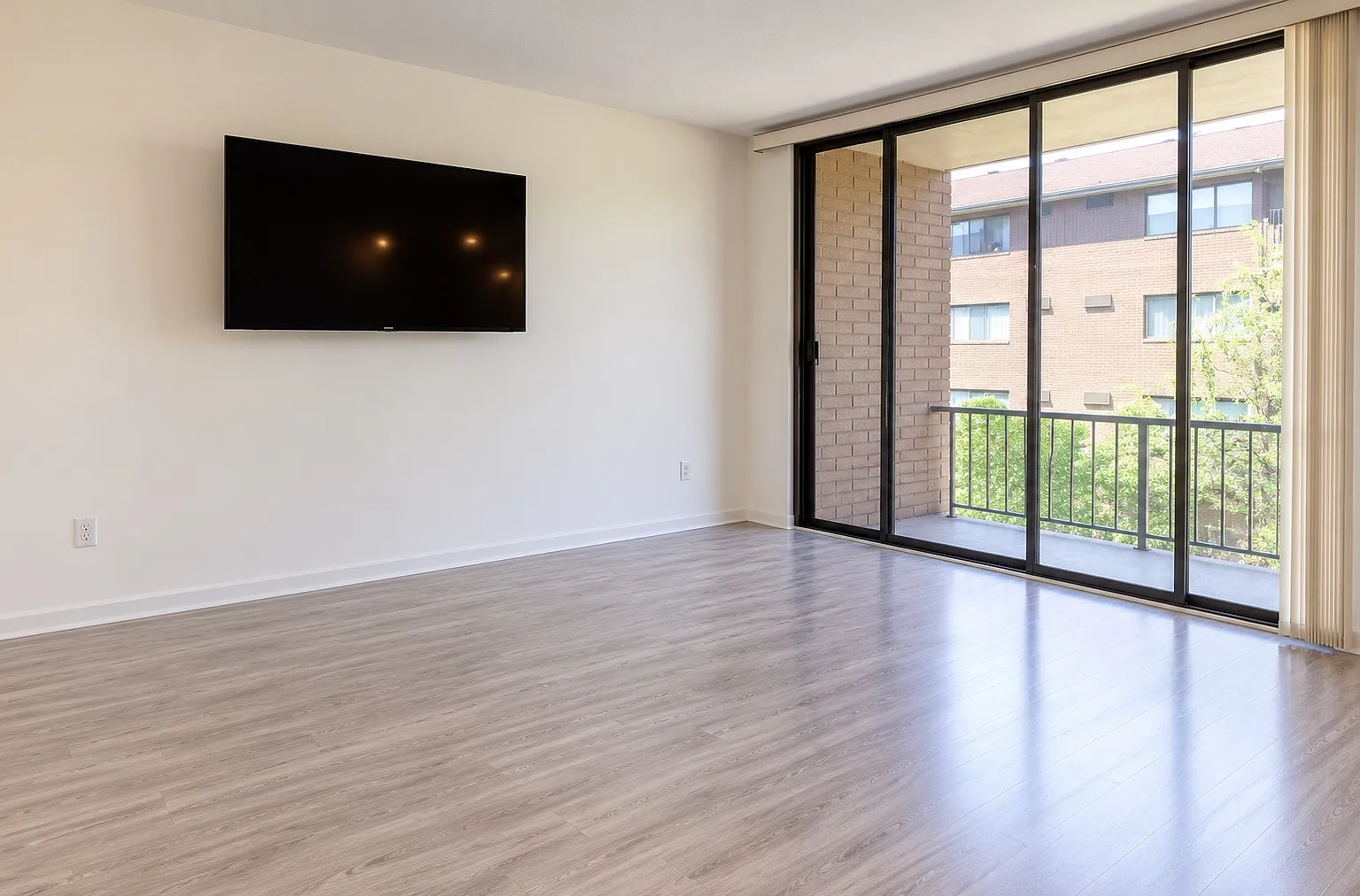 1 bed, 752 sqft, $2,200 — Photo 2