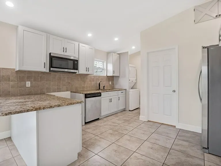 517 Sunrise Ct #B — Photo 9