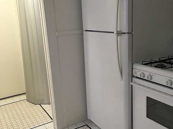 5th image of 7266 Fountain Ave