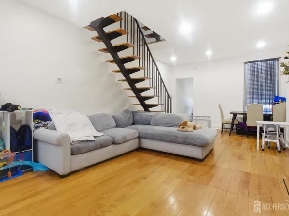 245 Clay St, Trenton, NJ 08611