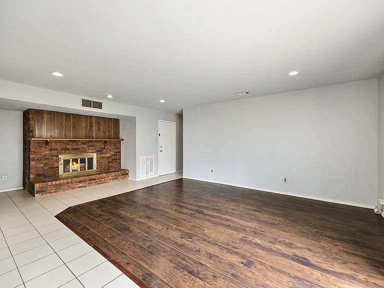 2933 Silverdale Ln — Photo 7