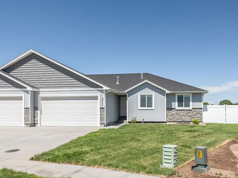 3711 Razor Cir — Photo 1