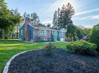 3 Baldwin Orchard Dr, Cranston, RI 02920