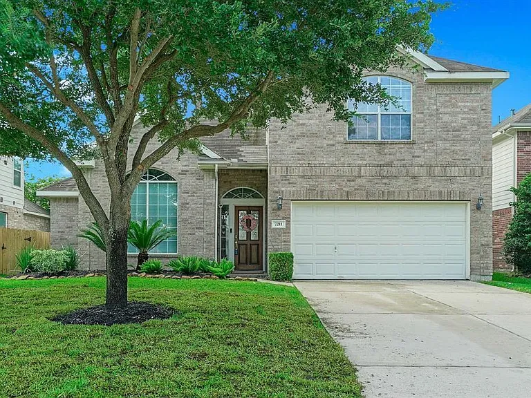 7211 Emerald Run Ln — Photo 2