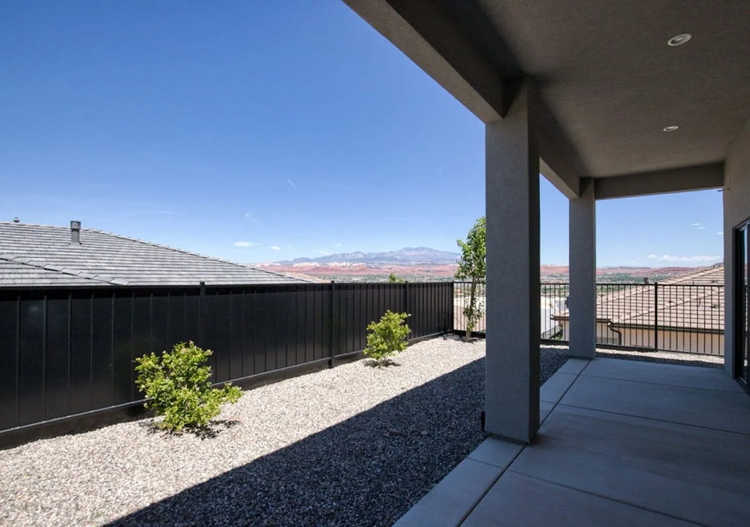 Your Modern Desert Escape Awaits! — Photo 4
