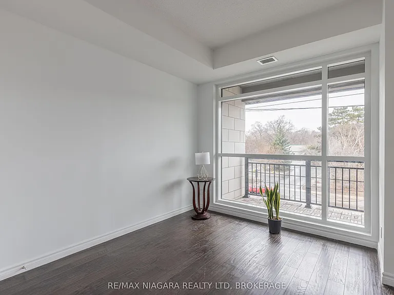 34 Plains Rd E #203 — Photo 11