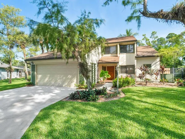 95 Saint Davids Way, Wellington, FL 33414