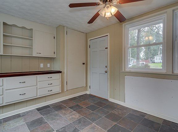 3rd image of 20 Erskine Ln
