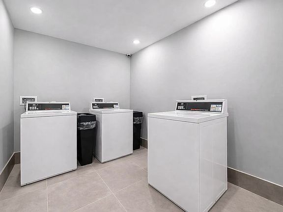 5th image of 1035 President St #8E