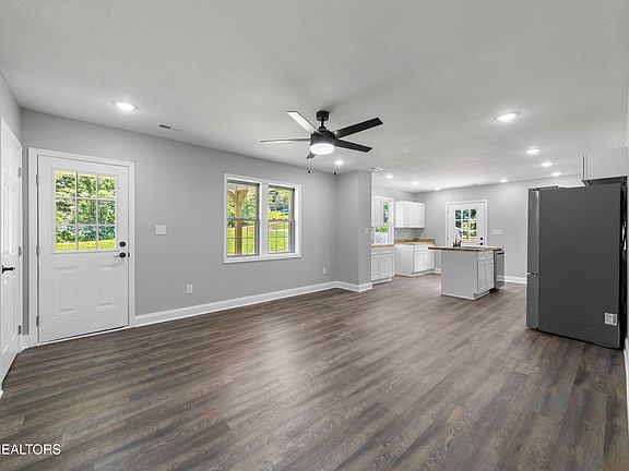 5th image of 994 Pinecrest Rd