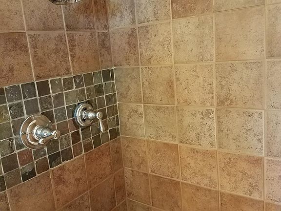 5th image of 9527 Russell St