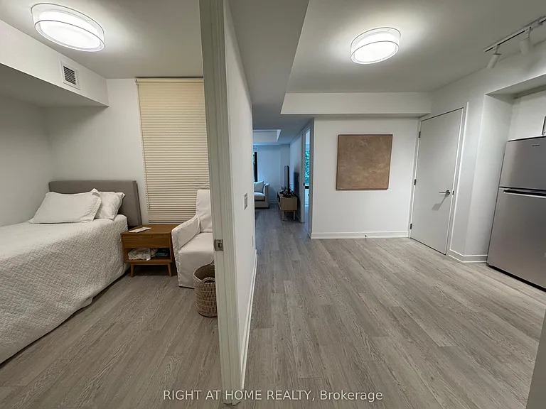3 Strathgowan Ave #318 — Photo 27