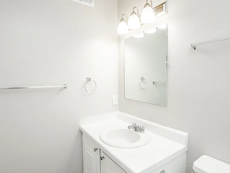 Meadowbrook Apartments — Photo 14