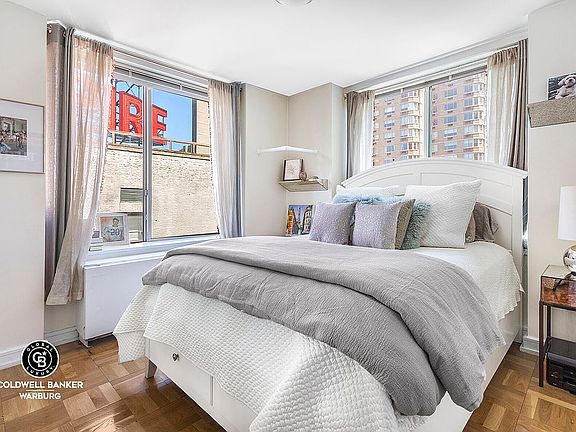 4th image of 61 W 62nd St APT 15D