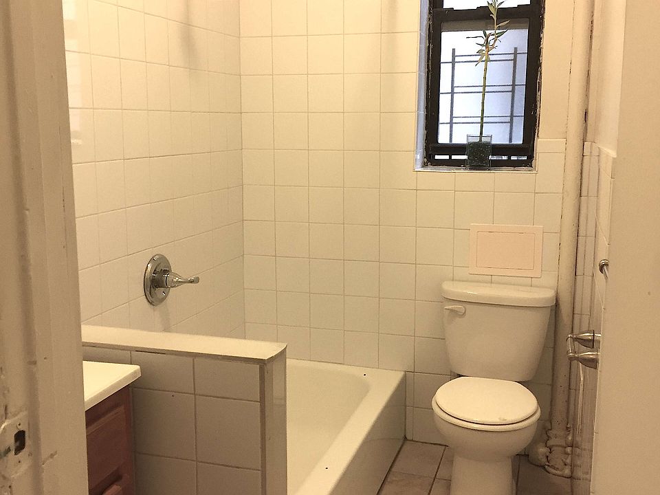 2nd image of 220 E 18th St APT 2E