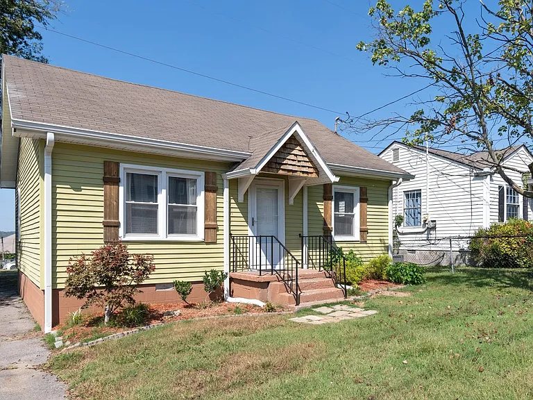 605 Annex Ave — Photo 2