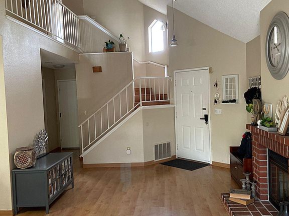 3rd image of 420 Glenmoor Cir