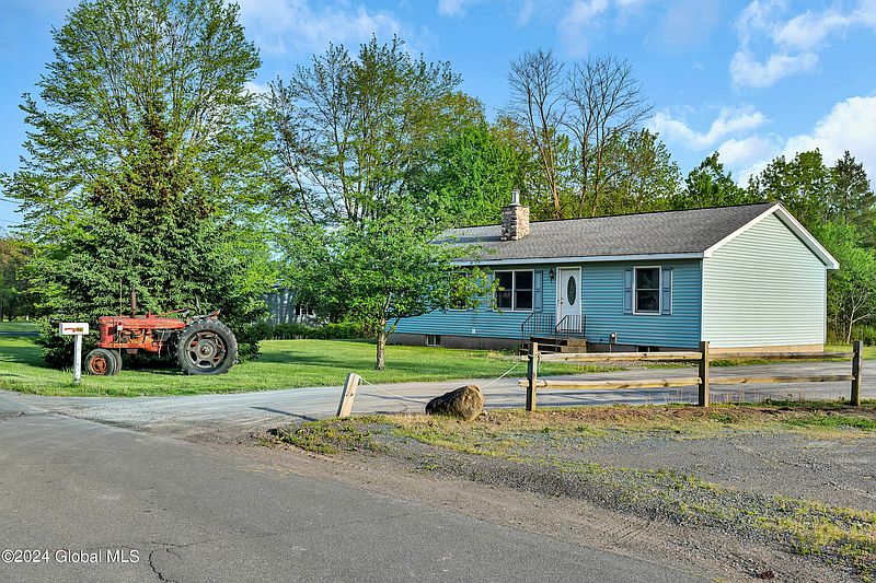 4th image of 329 Menemsha Lane