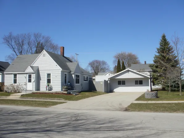 106 S C St, Cheboygan, MI 49721