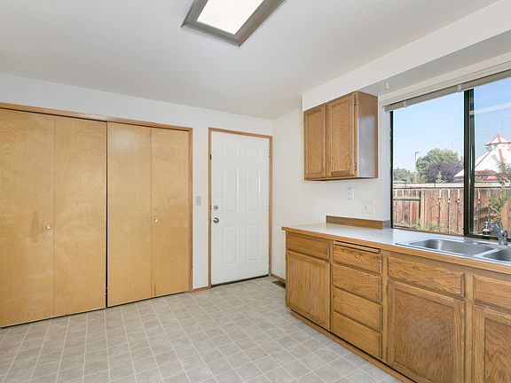 5th image of 3203 Vincenta Dr