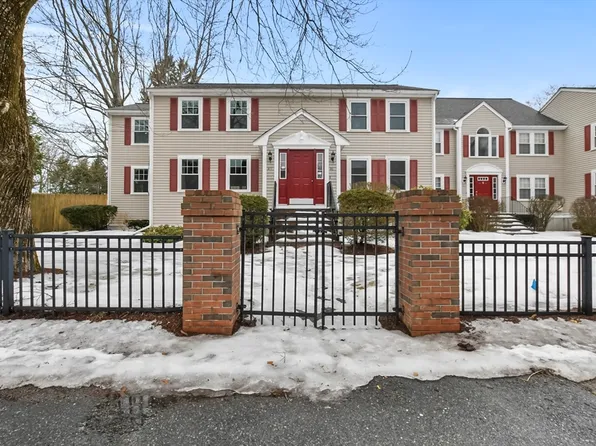 49 Brook St, Medfield, MA 02052