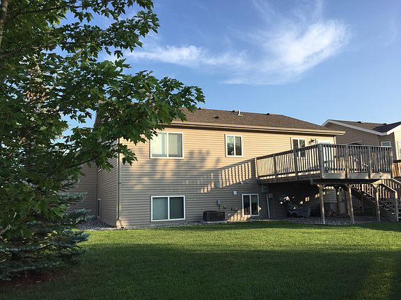 4th image of 734 17th Ave W