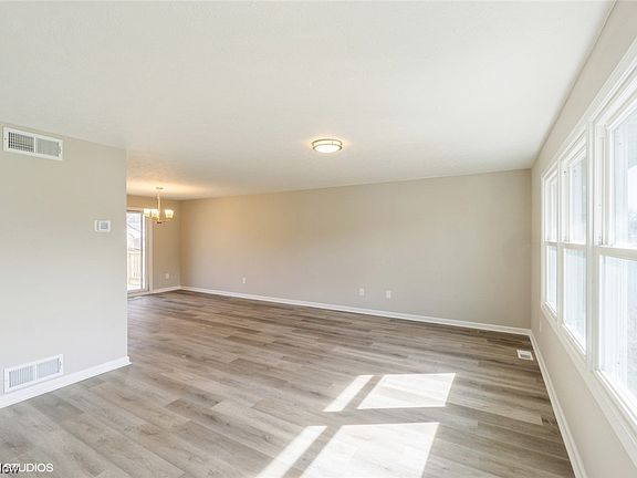 4th image of 135 Hale Dr