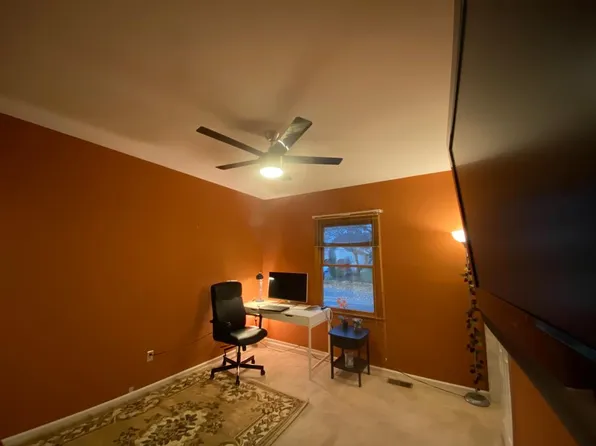 1 Acorn Dr, Edison, NJ 08820