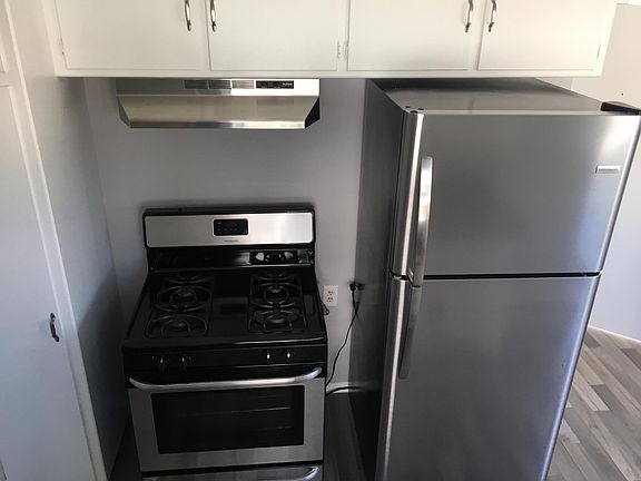 Stove, range hood, fridge