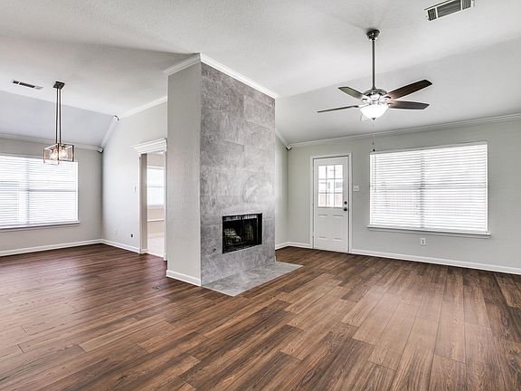 3rd image of 2724 Windswept Ln