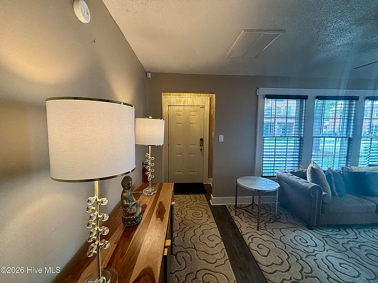 204 Ellis St — Photo 3