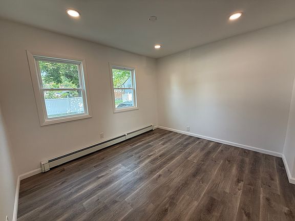 5th image of 121 Hillview Ave #2