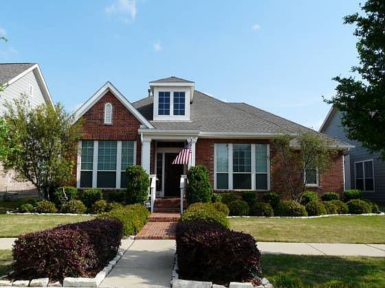 1st image of 1114 N Parker Ave