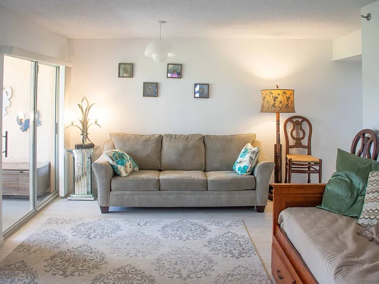 Palm Ave — Photo 6