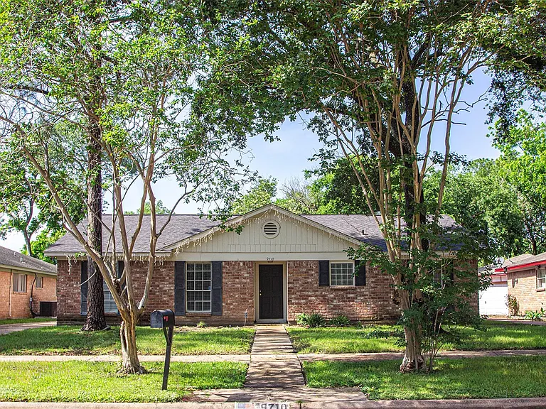 9710 Springmont Dr — Photo 1