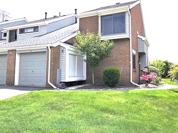 2nd image of 16 Rosewood Dr Unit 18-04
