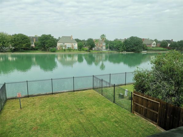 2302 Waterford Park St