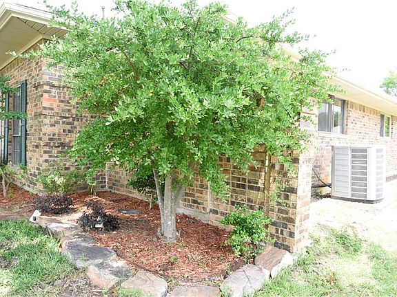 3rd image of 3002 Apple Valley Dr