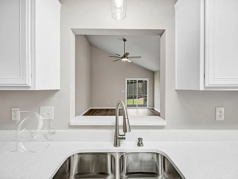 508 Lanesborough Dr — Photo 9