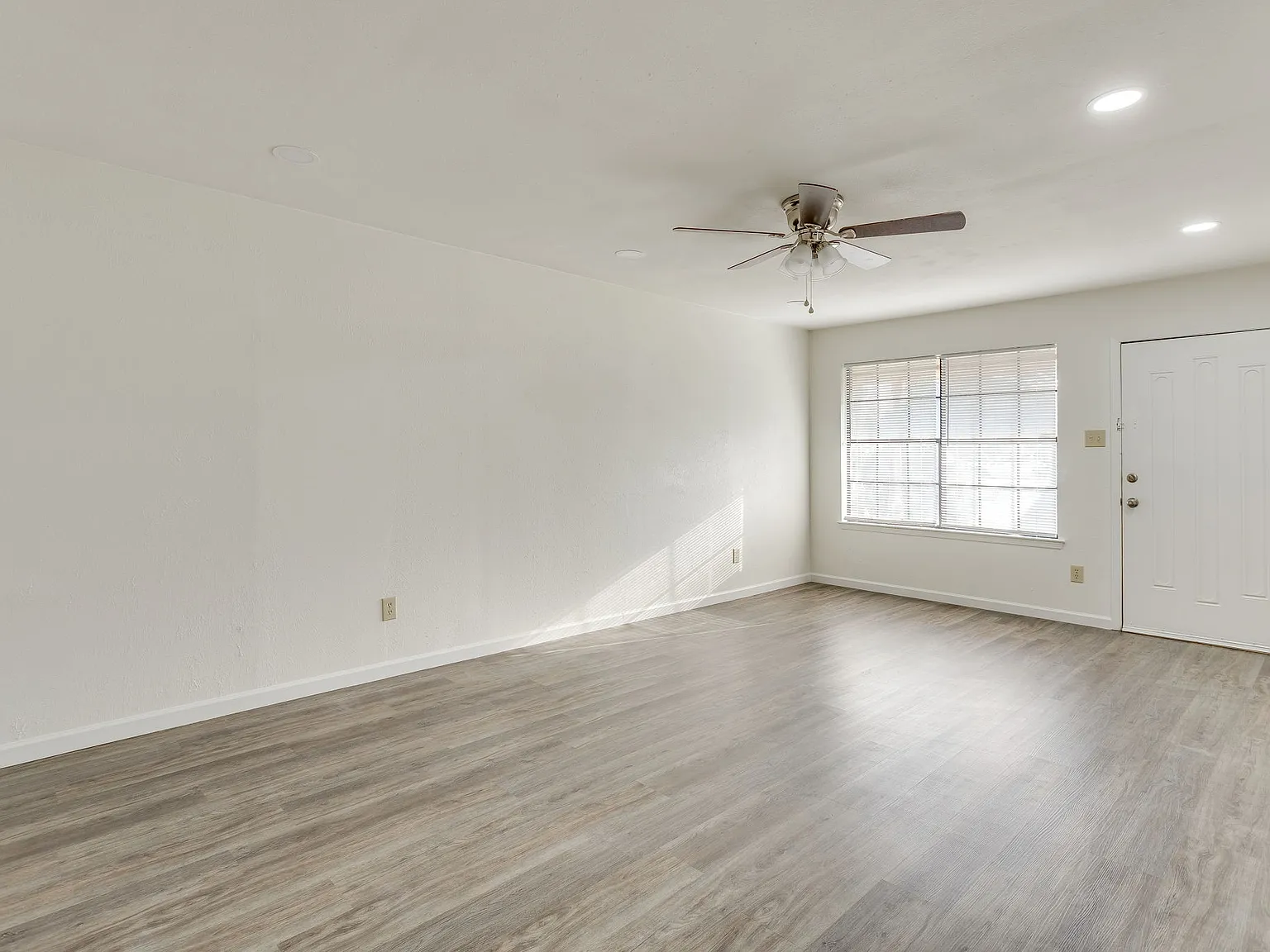 2 bed, 1116 sqft, $1,400 — Photo 2