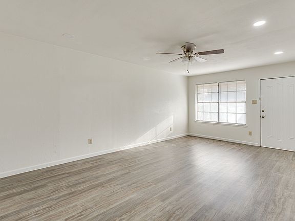 2nd image of 1018 Poplar St