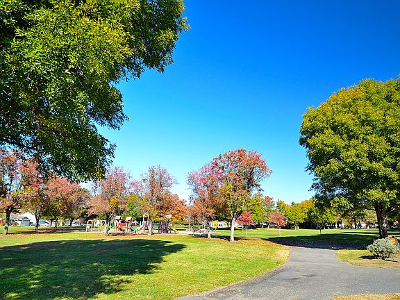Next to Beautiful Henry Park