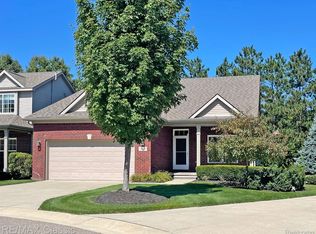 1223 Cambridge Cir #13, Waterford, MI