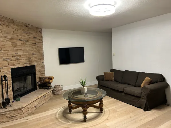 42692 Moonridge Rd, Big Bear Lake, CA 92315