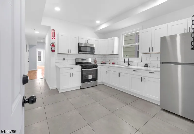 3 bed, 2.0 bath, $2,800 — Photo 1