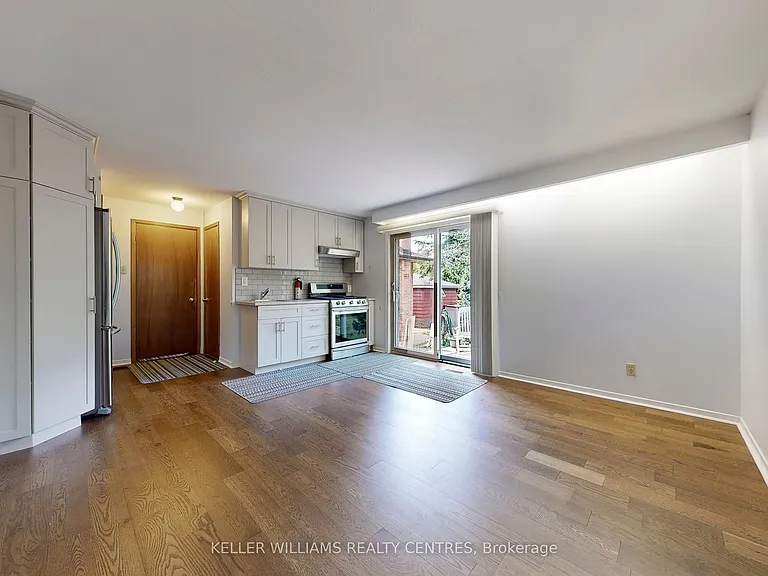 252 Elgin Mills Rd W #B — Photo 2