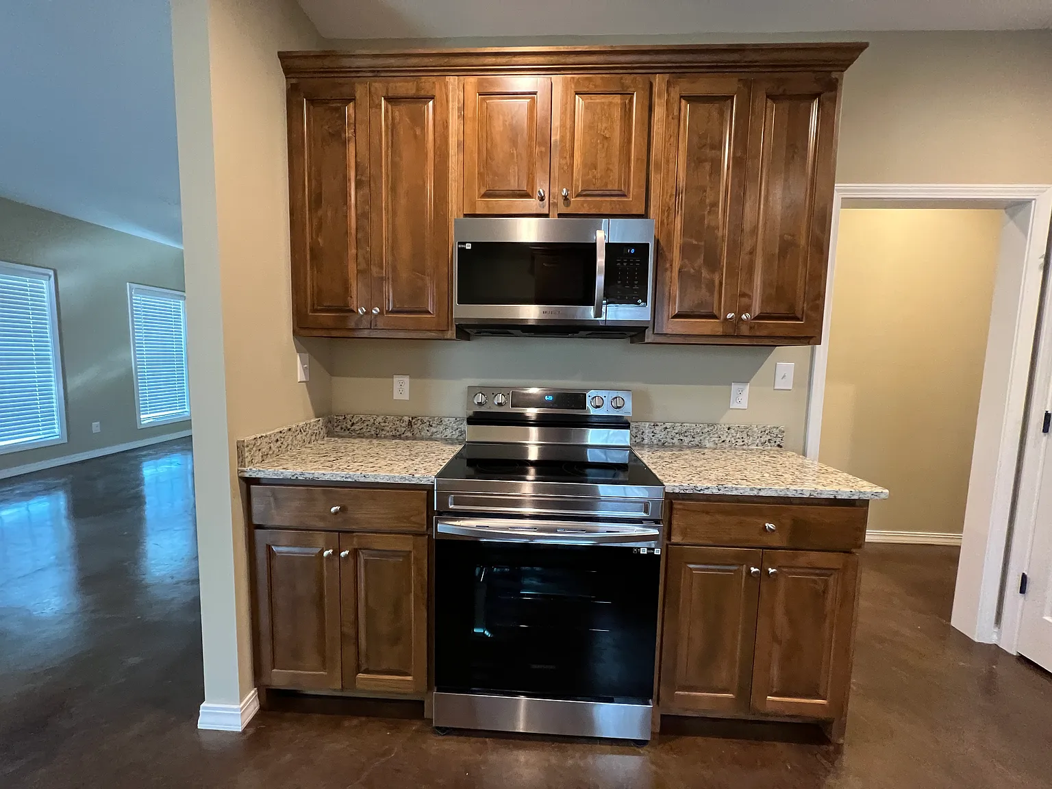 Available Mid September! Churchill Downs 3 Bedroom / 2 Bath — Photo 3