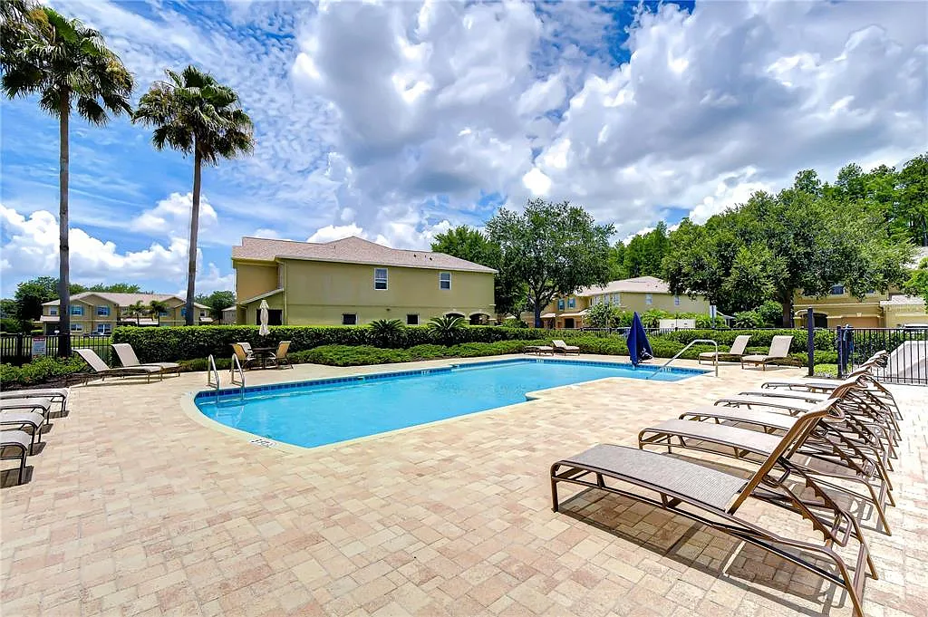 3 bed, 2.5 bath, 1755 sqft, $2,350 — Photo 3